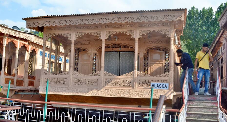Alaska House Boat, Srinagar 1
